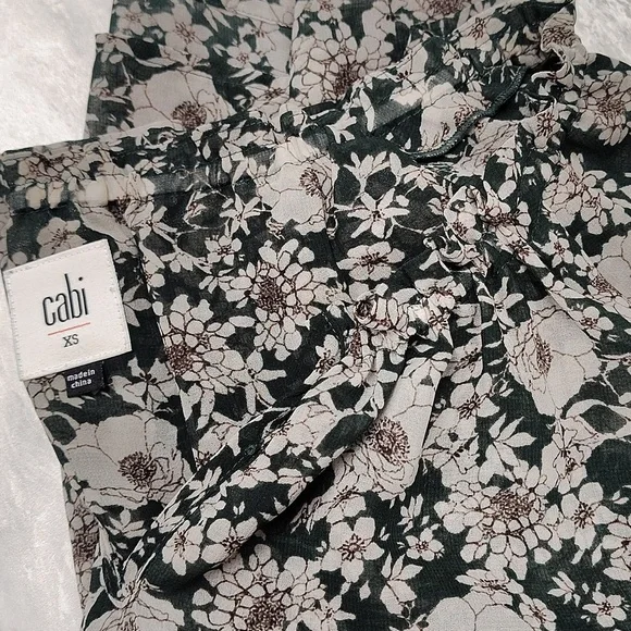 Cabi # 3765 Olive Floral Bianca Peasant Blouse Lined Ruffle Puff Sleeve Size XS - Picture 8 of 11